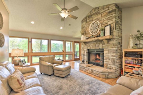 Hot Tub and Dogs Welcome Secluded Oakland Gem